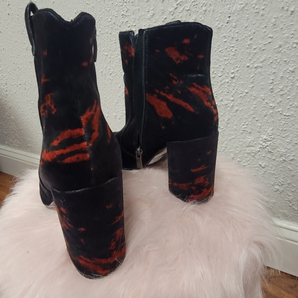 ❤🩷Bruno Premi Anthropologie - Velvet Black with Red & Green Heeled Boots❤🩷 - Picture 6 of 14